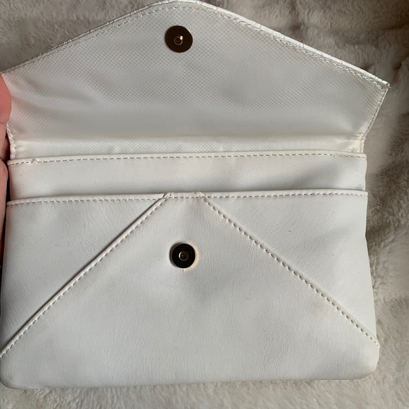 Guess purse - Picture 2 of 3